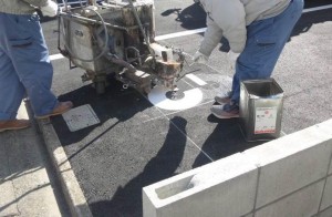 駐車場の文字入れ工事 特大サイズ 月極駐車場どっとこむ 月極の駐車場検索専門サイト