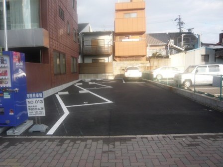 栄生駅前駐車場