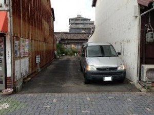 柳ケ枝町１－１２駐車場