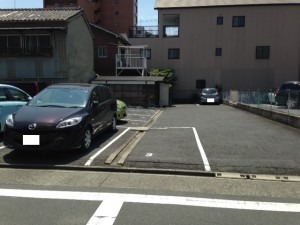 尾頭橋3丁目13駐車場