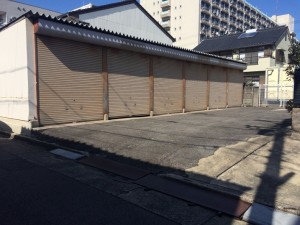 香呑町１丁目シャッター付ガレージ