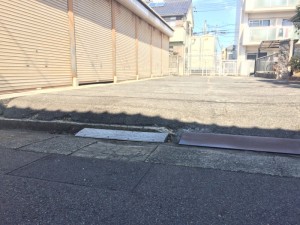香呑町１丁目シャッター付ガレージ