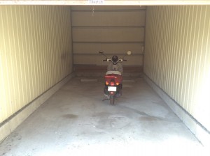 香呑町１丁目シャッター付ガレージ