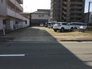 市場木町金岩駐車場