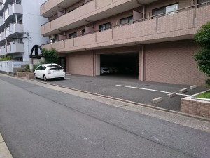 クレセント本陣駐車場