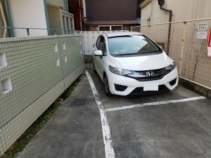 ベーカーST221B駐車場