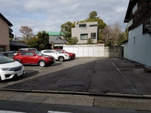 新出来町駐車場