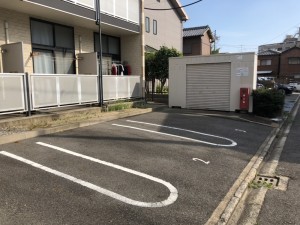レオパレス恋の坂駐車場