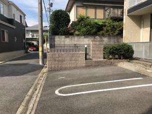 レオパレス恋の坂駐車場