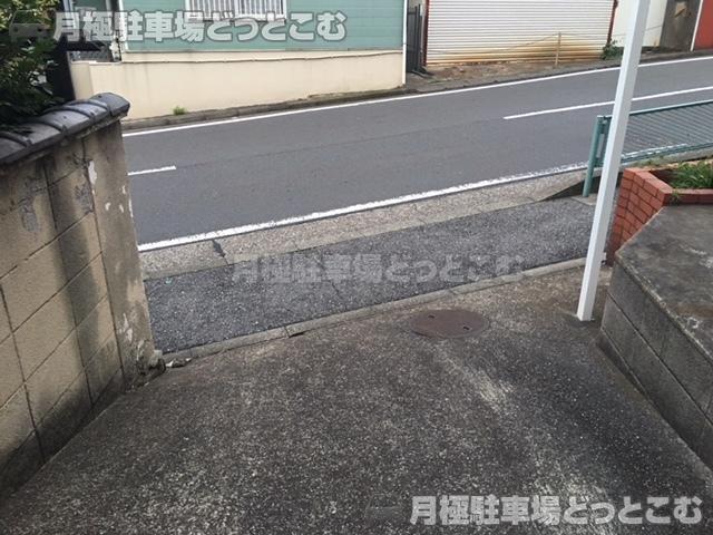 横浜市鶴見区下末吉6丁目7-15の月極駐車場3