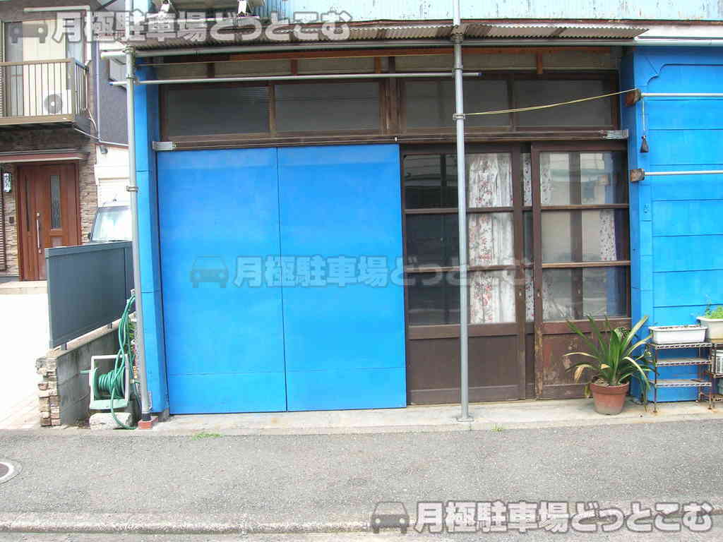 横須賀市安浦町1-9の月極駐車場1