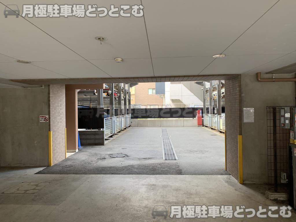 川崎市川崎区榎町9-20の月極駐車場3