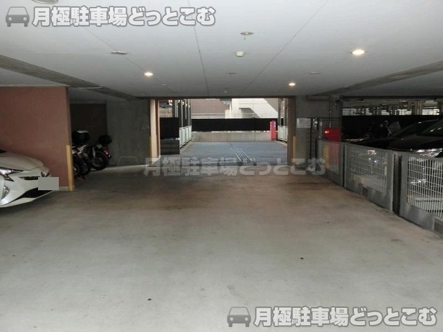 川崎市川崎区榎町9-20の月極駐車場3