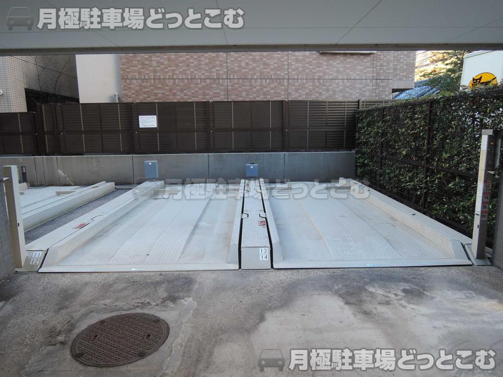 川崎市高津区久本1丁目8－1の月極駐車場1