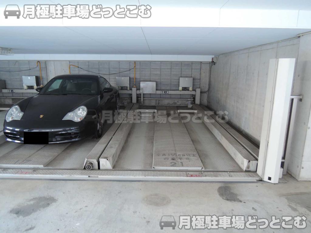 川崎市高津区久本1丁目8－1の月極駐車場2