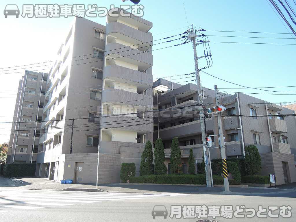 川崎市高津区久本1丁目8－1の月極駐車場3