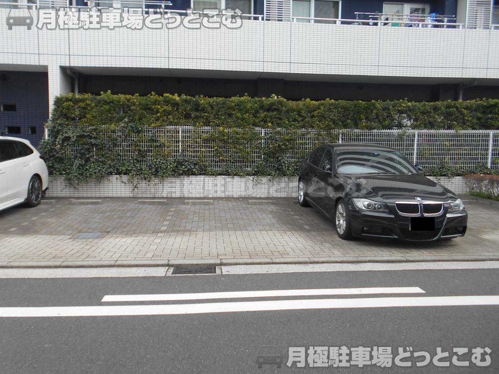 横浜市鶴見区鶴見中央3-5-10の月極駐車場2