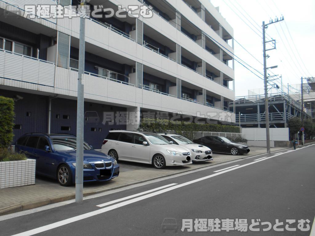 横浜市鶴見区鶴見中央3-5-10の月極駐車場3