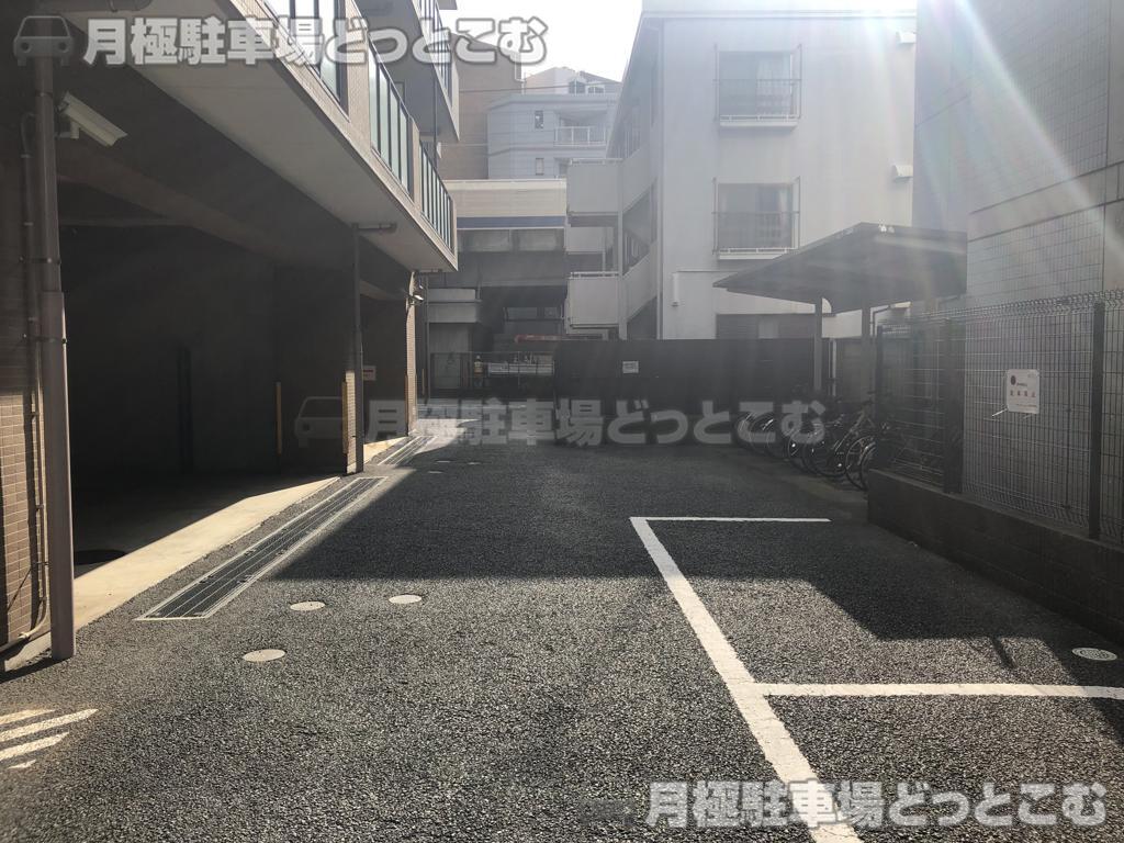 川崎市高津区溝口2-13-23の月極駐車場1