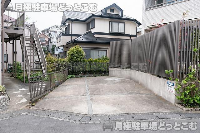 横浜市栄区飯島町2854-1の月極駐車場1