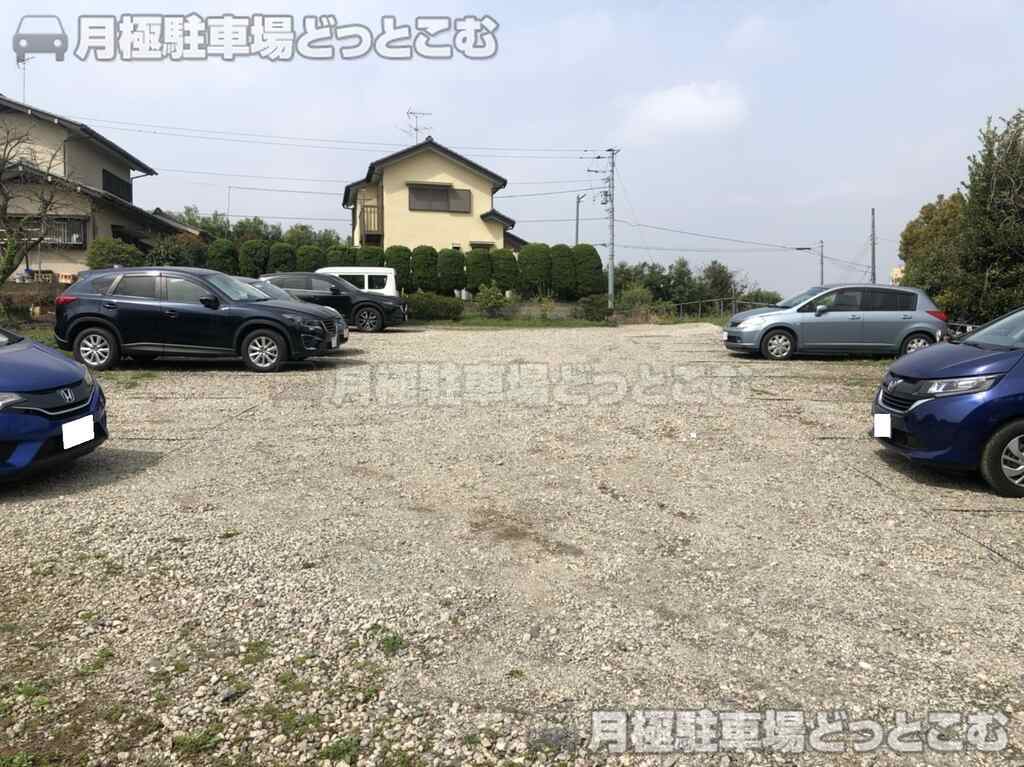 横浜市神奈川区菅田町1833-5,1833-6の月極駐車場2