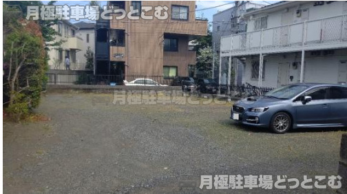 藤沢市本町2-7-11の月極駐車場1