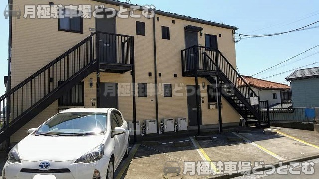 横浜市港南区日野4-51-20の月極駐車場1