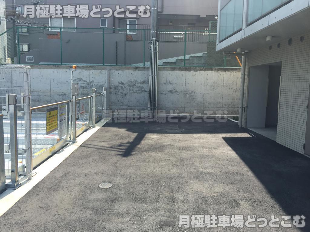 横浜市青葉区市ケ尾町1161-13の月極駐車場1