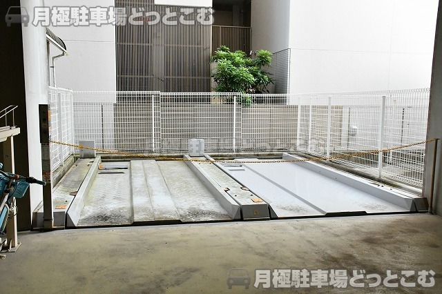 横浜市西区西平沼町1-18の月極駐車場2
