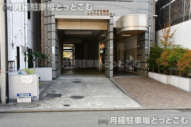 横浜市西区西平沼町1-18の月極駐車場3