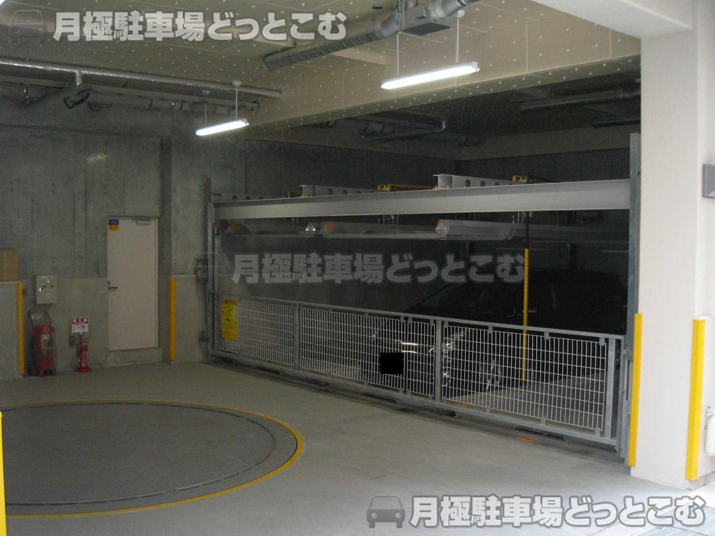 横浜市神奈川区六角橋1-18-19の月極駐車場2