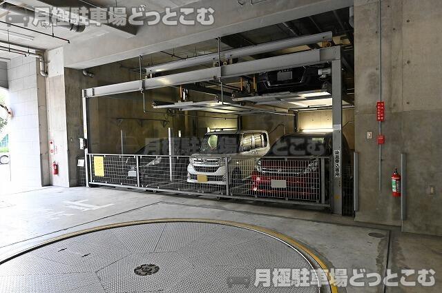 横浜市神奈川区栄町22-26の月極駐車場2