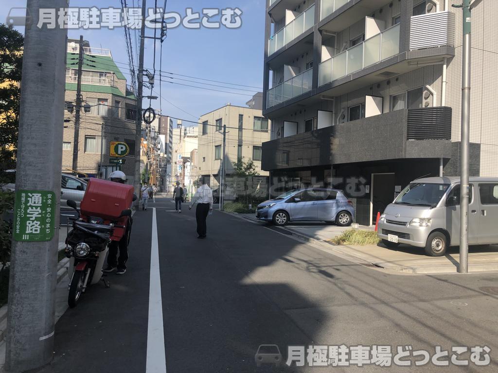 川崎市川崎区堀之内町1-4の月極駐車場2