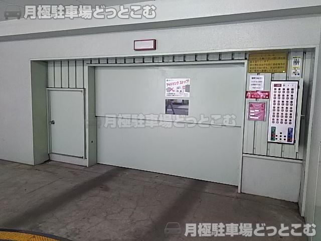 横浜市西区平沼1-13-14の月極駐車場1