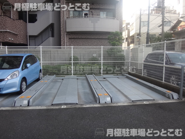川崎市中原区上丸子八幡町1490-2の月極駐車場2