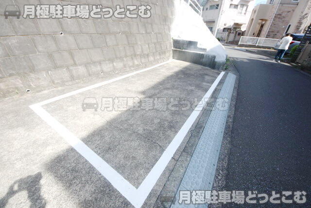 横浜市港北区篠原東3丁目4-5の月極駐車場3