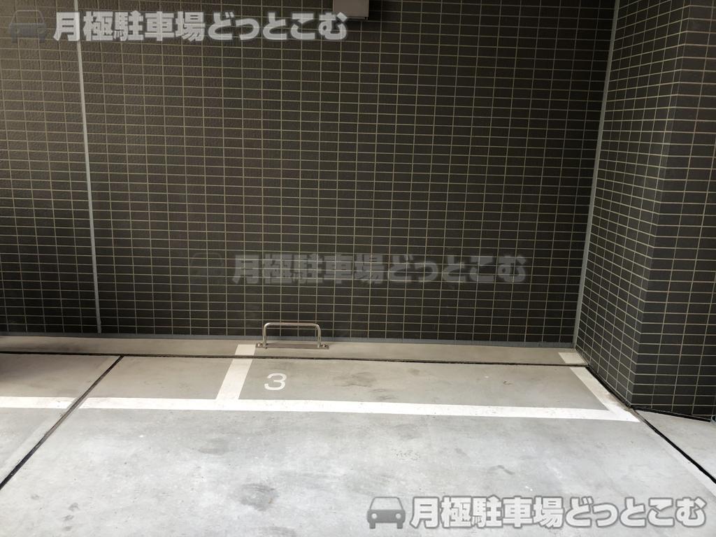 横浜市鶴見区鶴見中央4-34-24の月極駐車場2