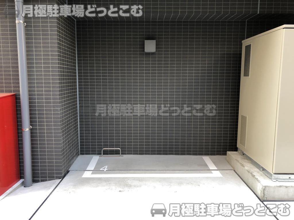 横浜市鶴見区鶴見中央4-34-24の月極駐車場3