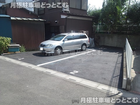 さいたま市大宮区三橋3-232-8の月極駐車場2