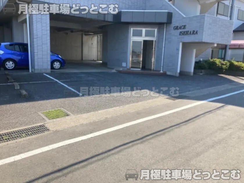 伊勢原市伊勢原3-9-3の月極駐車場1