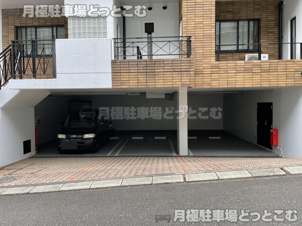 川崎市麻生区五力田2丁目11－6の月極駐車場1