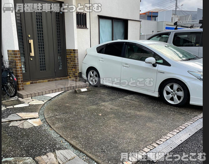 横浜市鶴見区仲通1-55-2の月極駐車場1