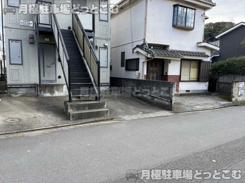 横浜市金沢区冨岡西7丁目1441-9の月極駐車場3