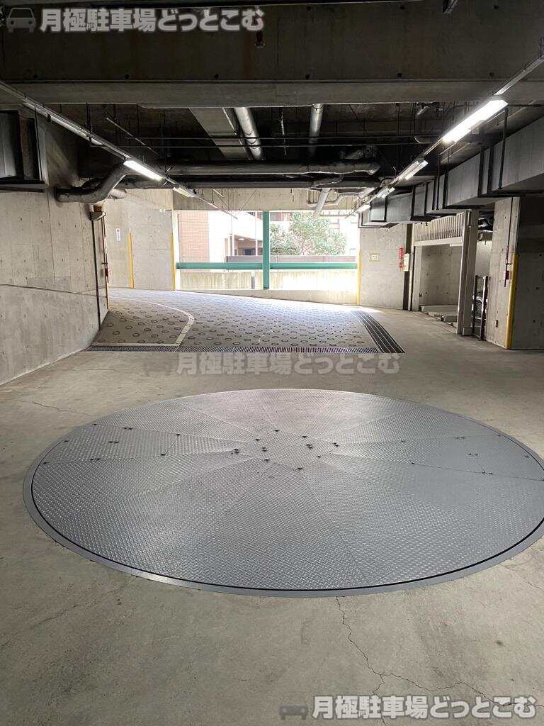 横浜市神奈川区台町11-1の月極駐車場2