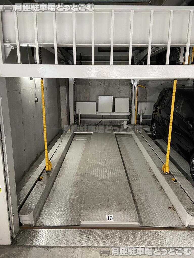 横浜市神奈川区台町11-1の月極駐車場3