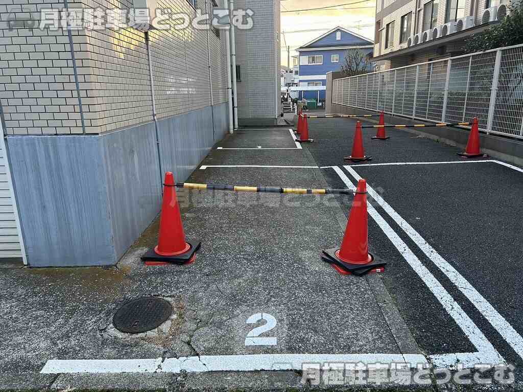 川崎市高津区北見方3-152-21の月極駐車場2