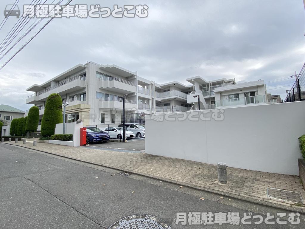 横浜市青葉区千草台15-2の月極駐車場3