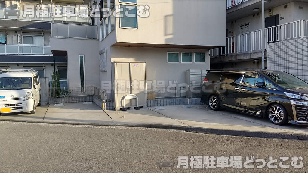 横浜市鶴見区鶴見中央2丁目1919-5,1919-6の月極駐車場1