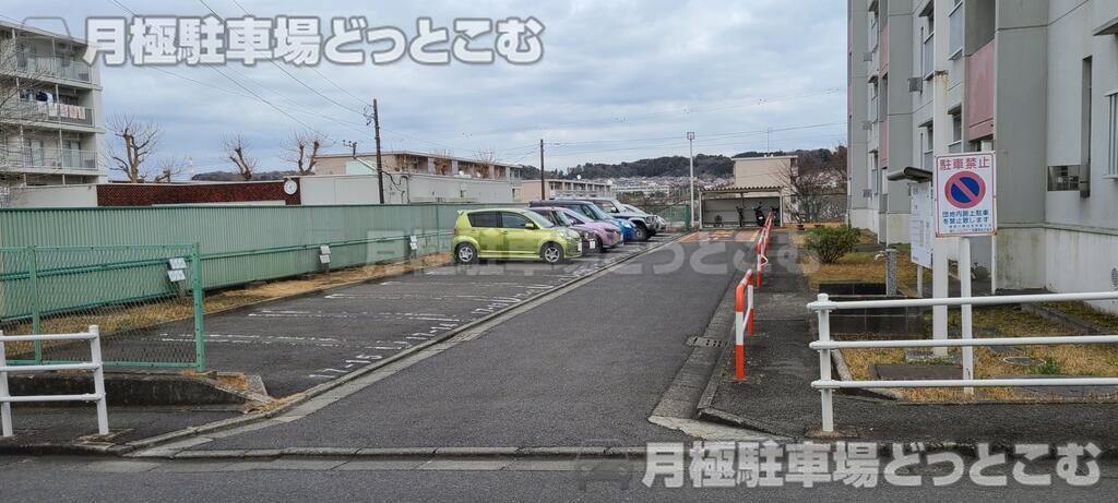 横浜市栄区野七里1-2の月極駐車場1