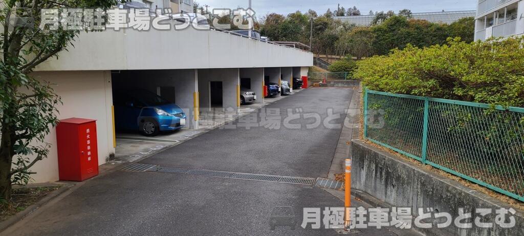 横浜市栄区野七里1-2の月極駐車場1